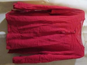 camisola roja muy liviana y fresca Talle M