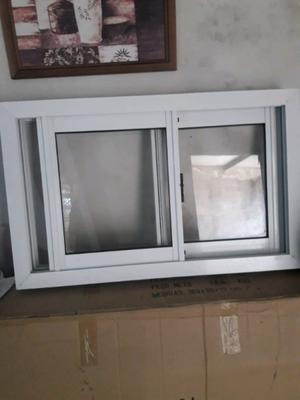 Ventana chica de aluminio de muy buena calidad