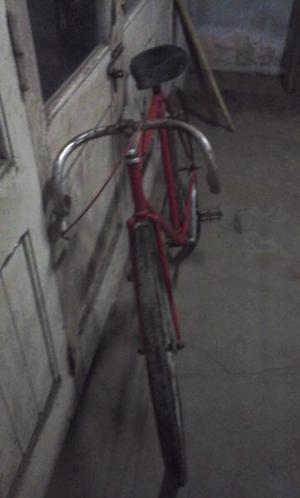 Antigua bicicleta de media carrera,a restaurar.