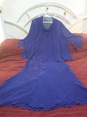 Hermoso vestido largo de gaza azul con saquito