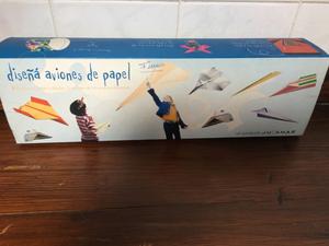 Juego en caja aviones de papel