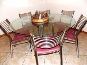 Mesa de vidrio redonda con pie cromado y sillas