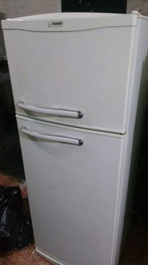 Vendo heladera con freezer