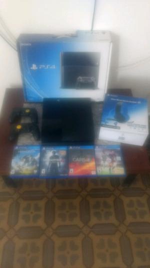 Vendo ps4 11 juegos 2 joysticks mas headset Sony 7.1