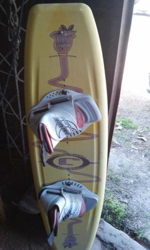 tabla de wakeboard jobe con botas hyperlite