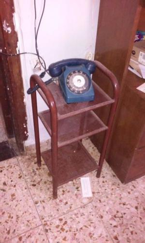 telefono fijo antiguo para adorno con mesa