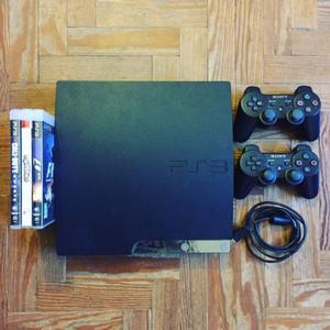 PS3 PlayStation 3 SLIM en excelente estado con dos Joysticks