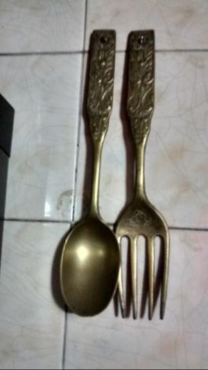 cuchara y tenedor de bronce