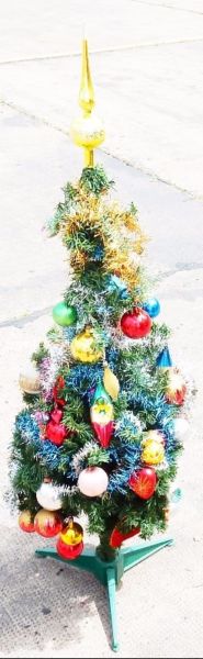 Arbol de navidad c/ adornos alto 130 y de regalo otro mas