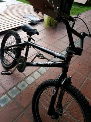 Bicicleta BMX asfalto