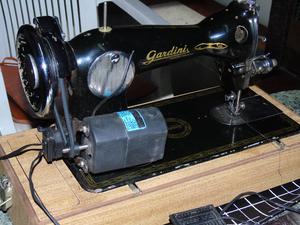 Maquina de coser Gardini electrica