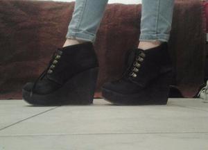 Zapatos acordonados negros