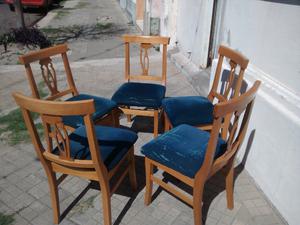 Cinco sillas de maderas