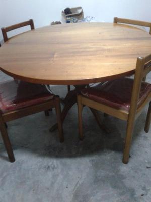 MESA Y 6 SILLAS DE MADERA