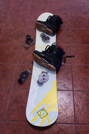 tabla de snowboard, fijaciones y botas