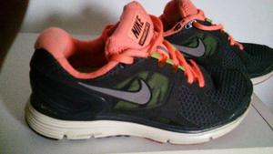 Zapatillas Nike Lunarlon de running.