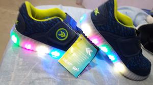 Zapatillas marca atomik con luces