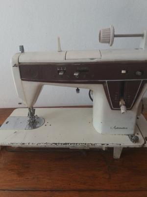 Maquina de coser Singer