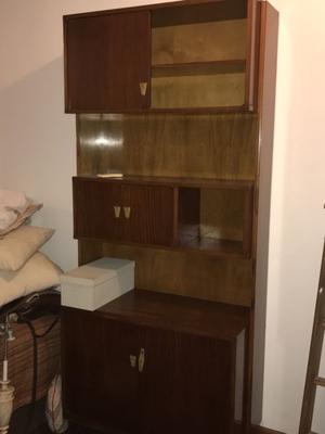 Mueble con puertas