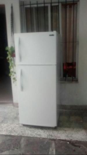 Vendo heladera Coventry con freezer usada