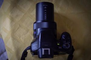 Cámara bridge Sony DSC-HX400v con zoom óptico de 50x