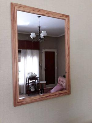 Espejo con marco de pinotea