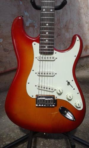 Guitarra Squier Stratocaster Standard Cherry Sunburst.