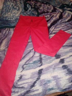Pantalon rojo nuevo