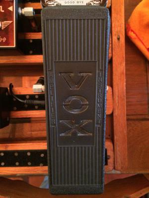 Excelente pedal wah Vox V845