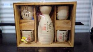 Juego De Sake En Caja Chino Oriental Japones