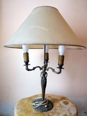 Lámpara de mesa en bronce