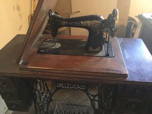 Se vende máquina de coser Singer década del 40