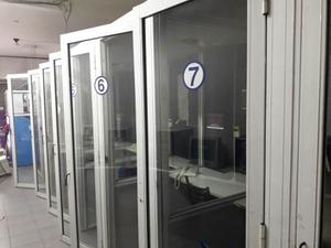 Cabina Telefonica De Aluminio Con Puerta De Vidrio