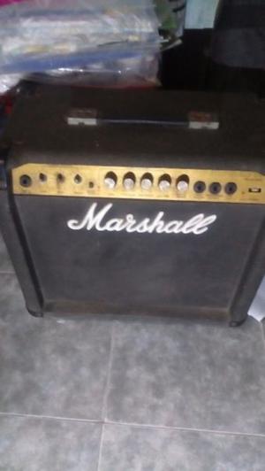 Equipo Marshall y guitarra electrica