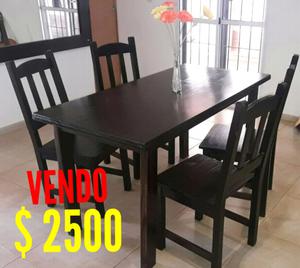 MESA DE MADERA CON 4 SILLAS