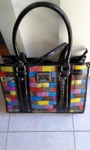 VENDO CARTERA DE CUERO ACHAROLADO NEGRO CON DETALLES DE