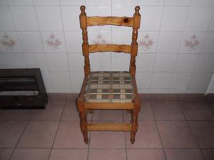 4 sillas de pino con tapizado en tela