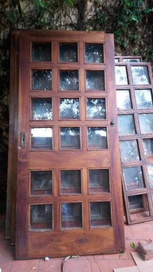 Puerta de madera (cedro) vidrio repartido