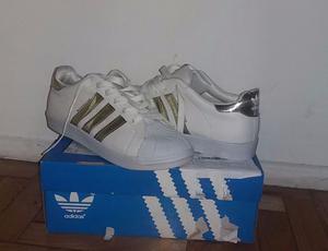 Adidas Superstar doradas (no original)