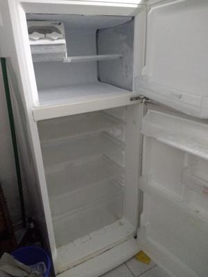 Vendo excelente heladera con Freezer