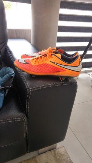 Botines profesionales nike hypervenom