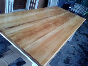 Mesa de madera maciza excelente