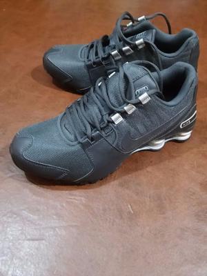 Nike shox avenue gris oscuro