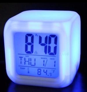 Reloj Cubo Despertador Luminoso 7 Colores Alarma Tempe