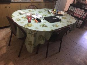 JUEGO DE MESA CON 4 SILLAS