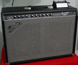 Amplificador Fender Frontman 212r De 100w Con Footswitch