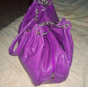 Cartera violeta nueva