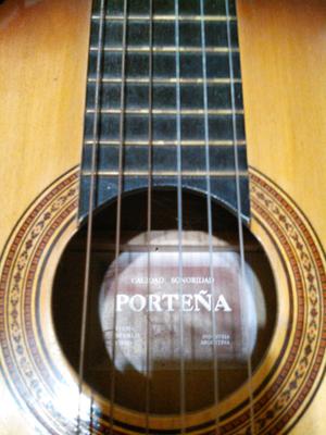 Guitarra criolla usada.