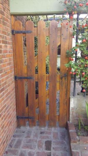 Puerta de madera exterior