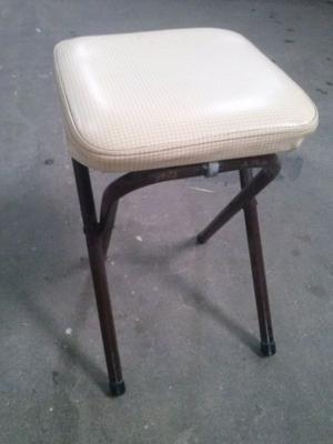 Vendo banqueta plegable de 30 x 30 cm, en excelente estado